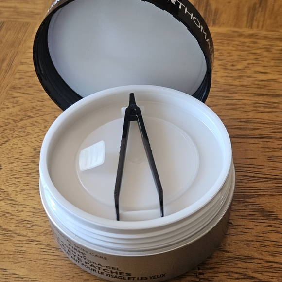 Peter Thomas Roth FirmX Face & Eye Patches - Black and Silver - Picture 4 of 4